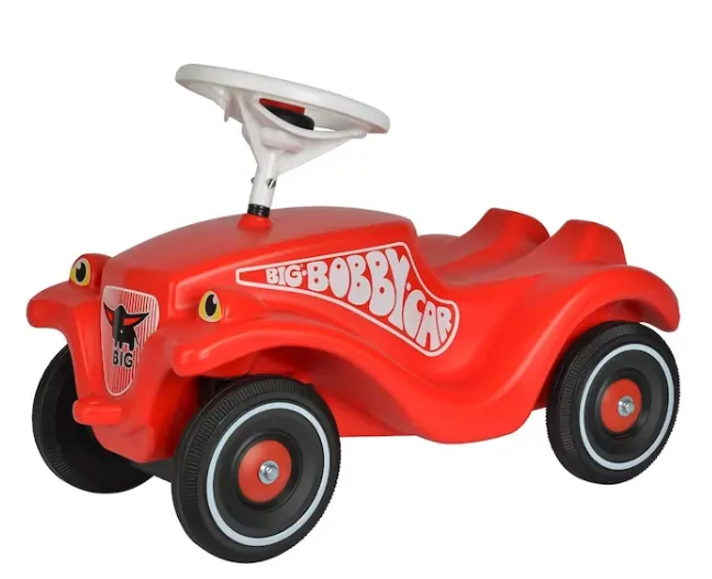 Rotes Bobby Car mit weissem Lenkrad